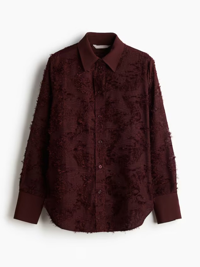 Bordó košile ze strukturované tkaniny, H&M, 599 Kč
