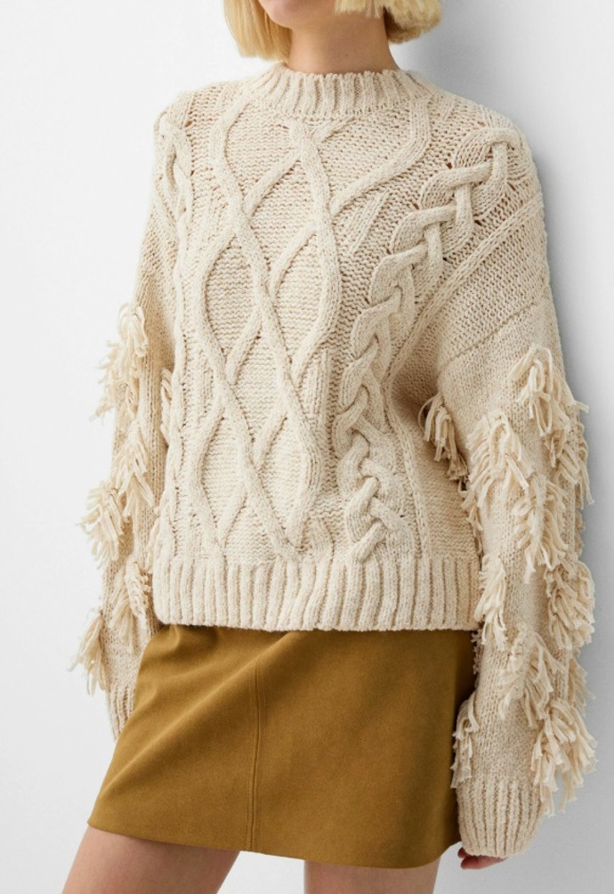 Copánkový svetr s třásněmi, Bershka, 849 Kč

