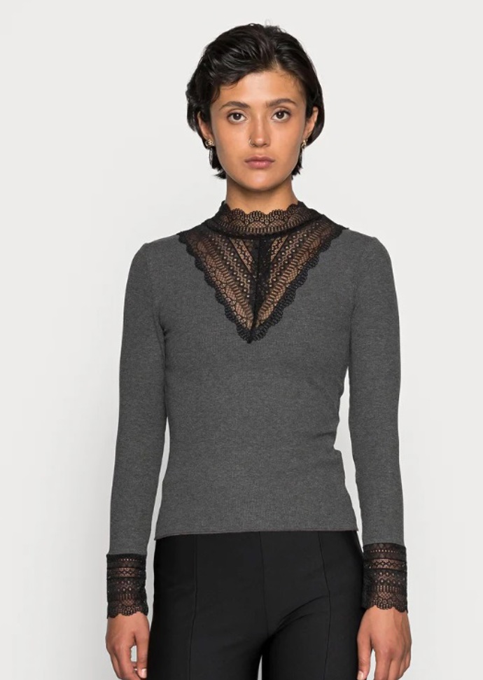 Top s krajkou, ONLY, 650 Kč
