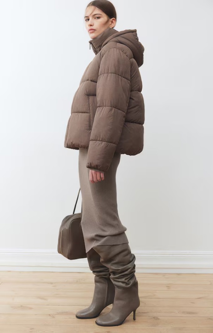 Vatovaná bunda s kapucí, H&M, 1 069 Kč
