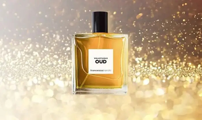 Francesca Bianchi Voluptuous Oud s vůní bergamotu, mandarinky, švestky, oudu a kůže, 2700 Kč
