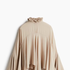 Oversized volánová halenka, H&M, 1 699 Kč
