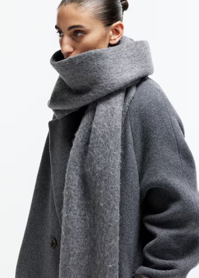 Šála, H&M, 359 Kč
Šála, H&M, 359 Kč