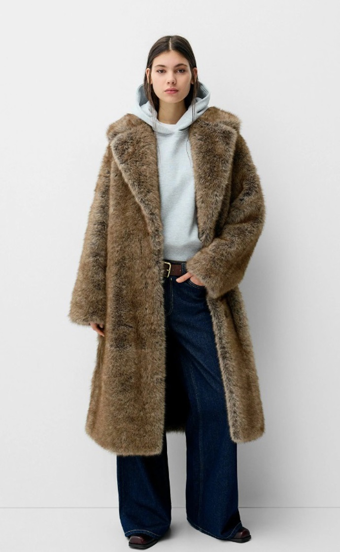 Dlouhý zimní kabát, Bershka, 2 799 Kč
Dlouhý zimní kabát, Bershka, 2 799 Kč