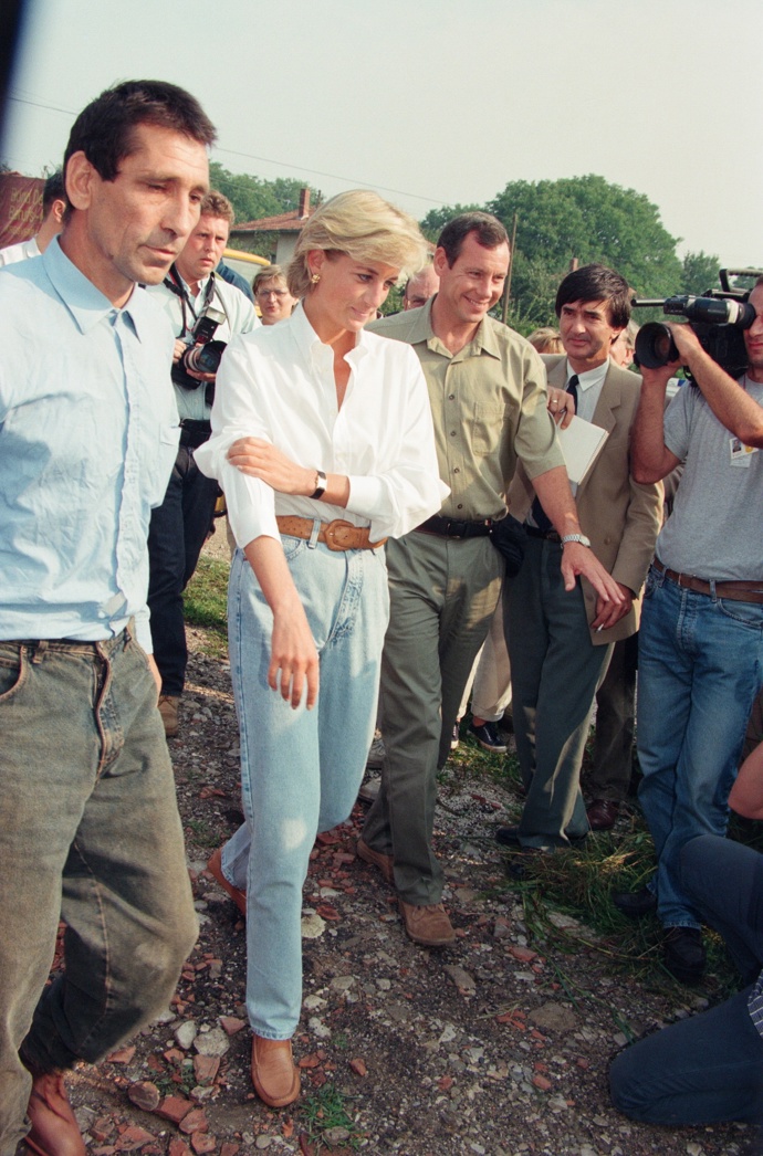 Princezna Diana na návštěvě Bosny v roce 1997.  
