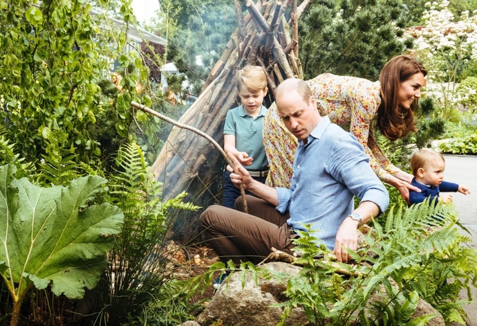 William, Kate, George a malý Louis.
William, Kate, George a malý Louis.