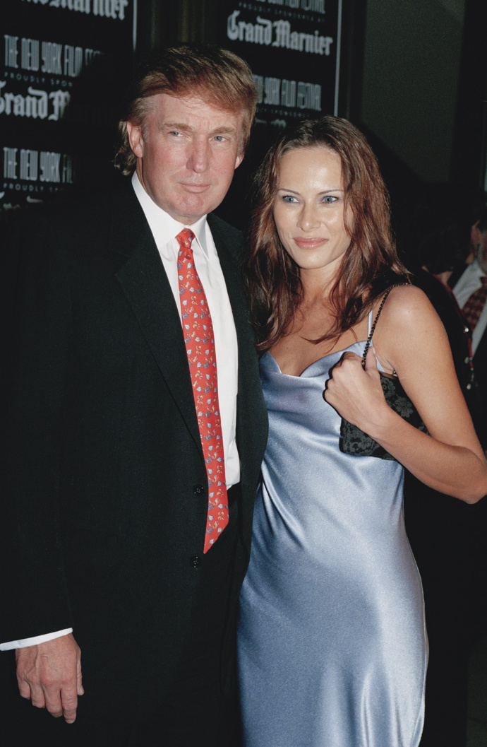 Mladičká Melanie s protřelým lovcem žen Donaldem
Mladičká Melanie s protřelým lovcem žen Donaldem