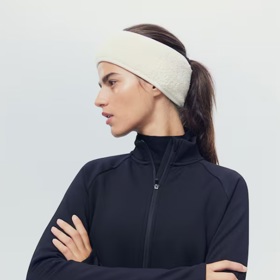 Hřejivá sportovní bunda, H&M, 1 069 Kč
