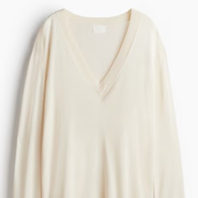 Svetr s výstřihem do V, H&M, 479 Kč

