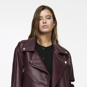 Bunda z umělé kůže, PULL&BEAR, 1 199 Kč
