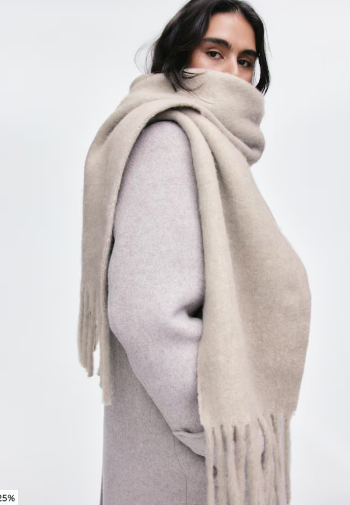 Šála, H&M, 359 Kč
Šála, H&M, 359 Kč