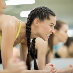 Kromě zvýšení klidového metabolismu výzkumy potvrzují, že HIIT je účinný při zlepšování metabolických mechanizmů ve svalových buňkách, které podporují spalování tuků a naopak blokují jeho ukládání.
