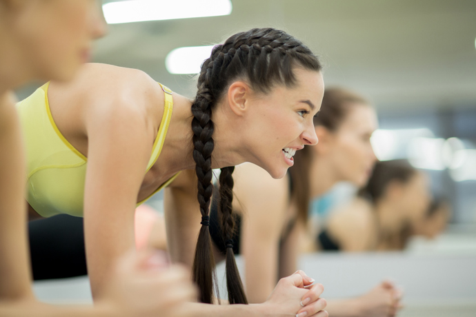 Kromě zvýšení klidového metabolismu výzkumy potvrzují, že HIIT je účinný při zlepšování metabolických mechanizmů ve svalových buňkách, které podporují spalování tuků a naopak blokují jeho ukládání.
