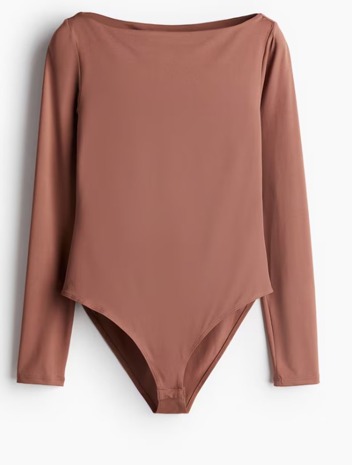 Body s lodičkovým výstřihem, H&M, 309 Kč
Body s lodičkovým výstřihem, H&M, 309 Kč
