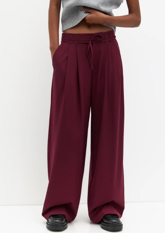 Volné kalhoty, PULL&BEAR, 849 Kč
