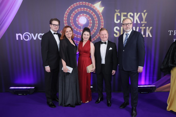 "Lovci" z Na lovu! Libor Šimůnek, Dagmar Jandová, Viktorie Mertová, Václav Slabyhoudek a Jiří Martínek
"Lovci" z Na lovu! Libor Šimůnek, Dagmar Jandová, Viktorie Mertová, Václav Slabyhoudek a Jiří Martínek