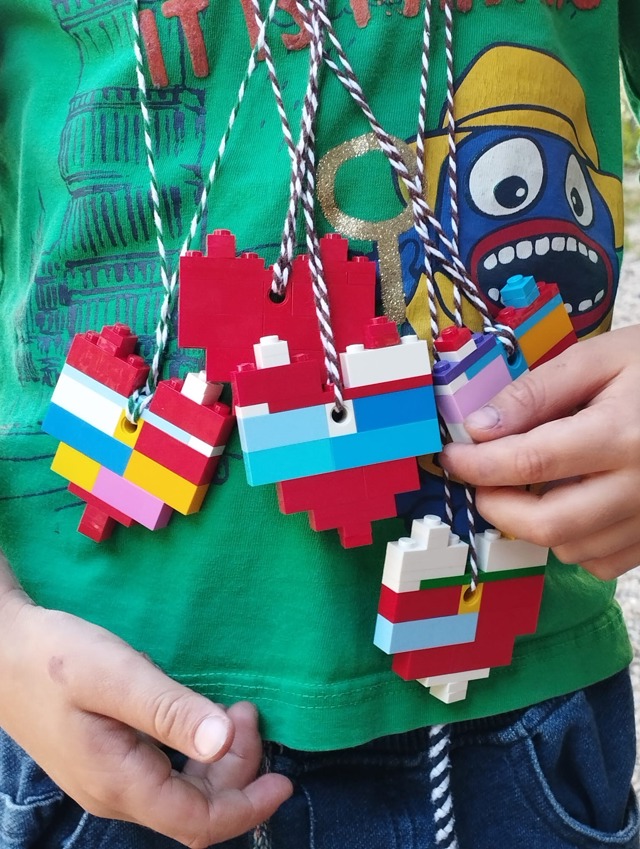 Pomáhejte hravě: Přijďte ozdobit vánoční strom LEGO® do OC Letňany