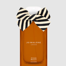 Jo Malone Ginger Biscuit s vůní zázvoru, muškátového oříšku, skořice, lískových oříšků a tonky, 124 gbp
