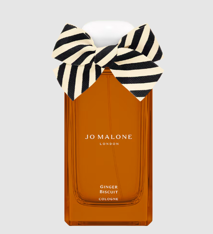 Jo Malone Ginger Biscuit s vůní zázvoru, muškátového oříšku, skořice, lískových oříšků a tonky, 124 gbp
