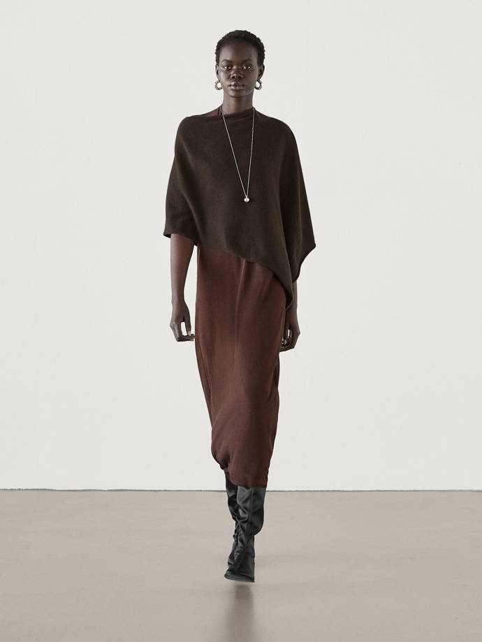Kašmírová pelerína, Massimo Dutti, 3999 Kč
Kašmírová pelerína, Massimo Dutti, 3999 Kč