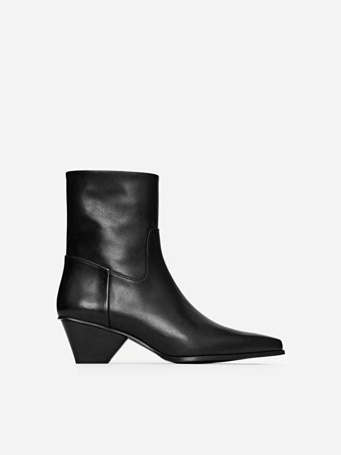 Kovbojské boty, Arket, 229 eur
Kovbojské boty, Arket, 229 eur