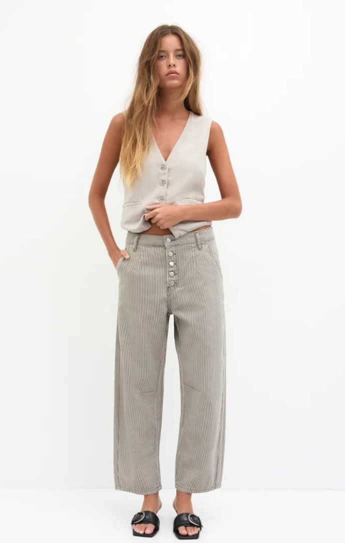 Šedé džíny, PULL&BEAR, 849 Kč
