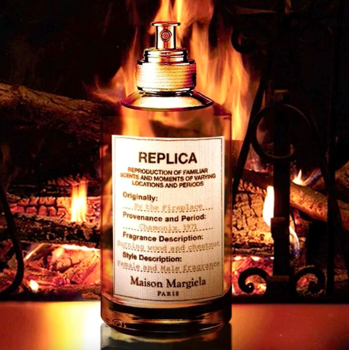 Maison Margiela REPLICA By the Fireplace s vůní pomerančového květu, hřebíčku, kaštanu, vanilky a kašmeranu, 3270 Kč
