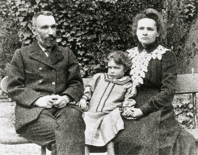 Marie, její manžel Pierre a starší dcera Irene
Marie, její manžel Pierre a starší dcera Irene