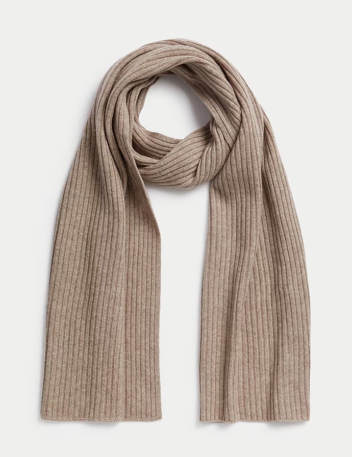 Šála z merino vlny a kašmíru, Mark&Spencers, 2799 Kč
Šála z merino vlny a kašmíru, Mark&Spencers, 2799 Kč
