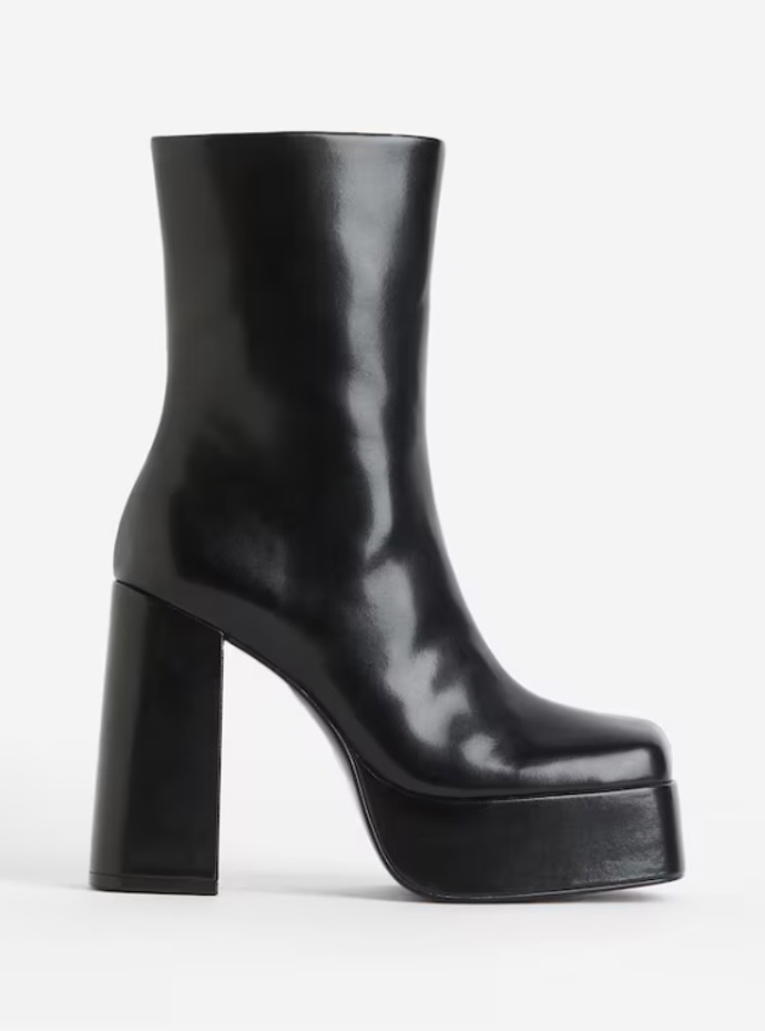 Nízké kozačky na platformě, H&M, 779 Kč
