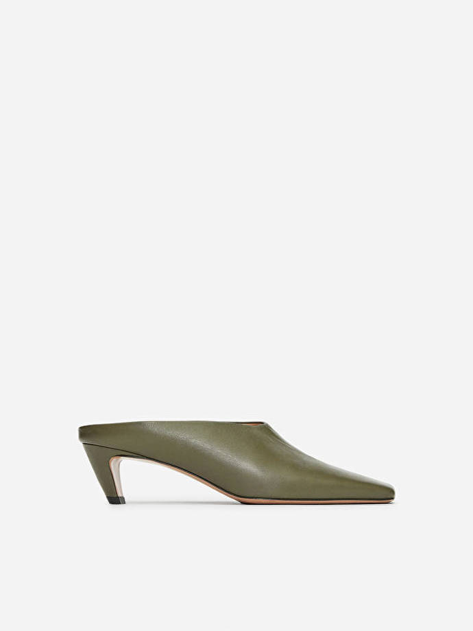 Mules, Arket, 199 eur
Mules, Arket, 199 eur