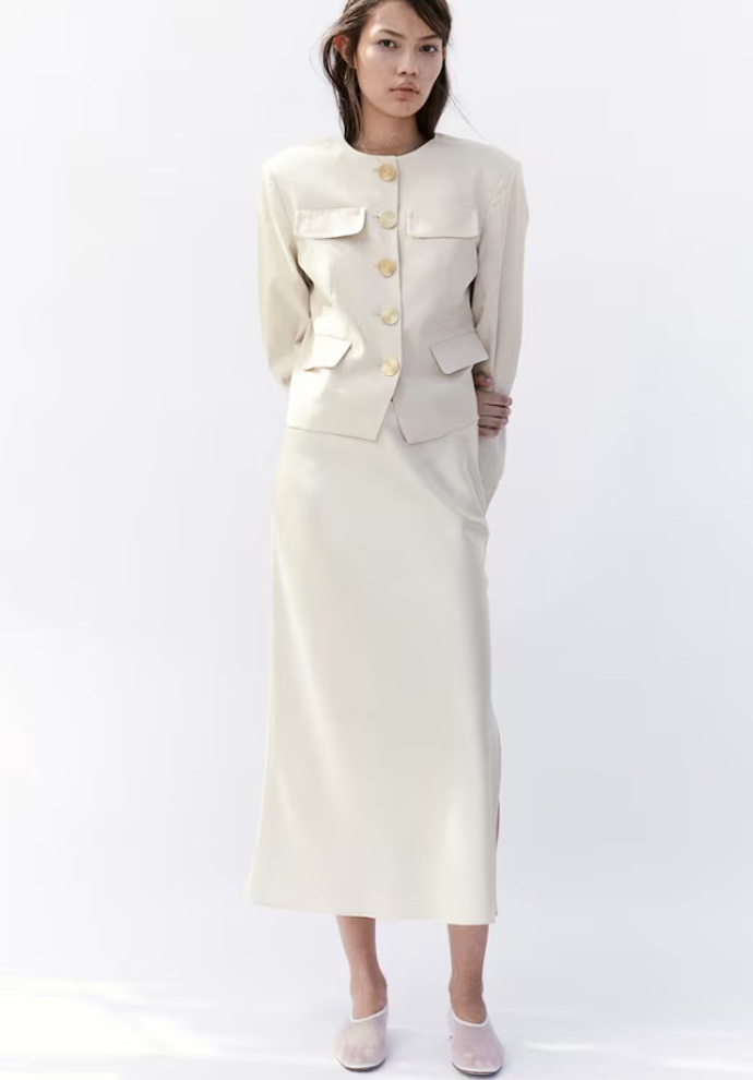 Sukně z krepového saténu, H&M, 839 Kč
