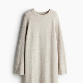 Pletené dlouhé šaty, H&M, 672 Kč
