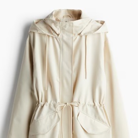 Oversized parka s kapucí, H&M, 1 459 Kč
