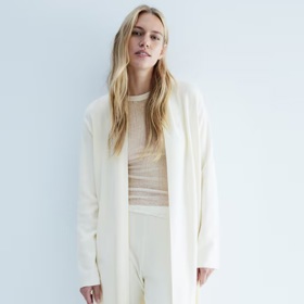 Dlouhý kardigan s vázacím páskem, H&M, 960 Kč
