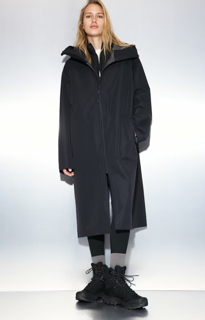 Parka do deště Loose Fit z materiálu StormMove™, H&M, 1 699 Kč
