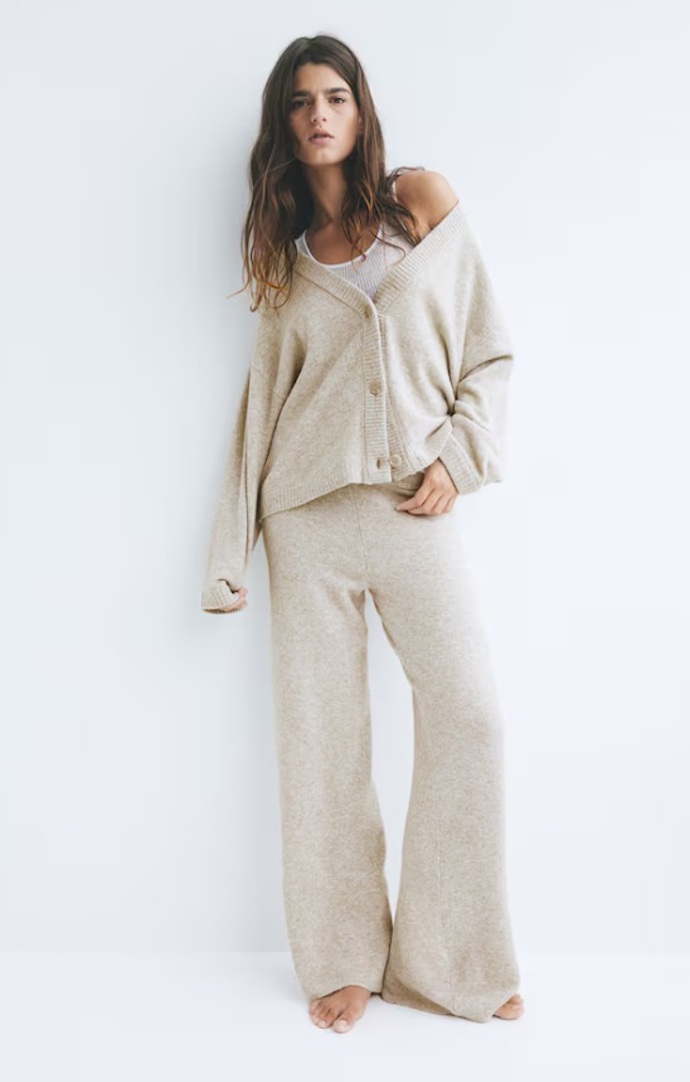 Kalhoty z jemného úpletu, H&M, 672 Kč
Kalhoty z jemného úpletu, H&M, 672 Kč