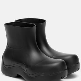 Holínky na platformě Puddle rubber ankle boots, Bottega Veneta, 620 eur
