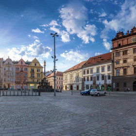 Budova z renesančního období, postavená podle italského stavitele Giovanniho de Statia, byla v českých zemích první radnicí postavenou v tomto stylu.

 

