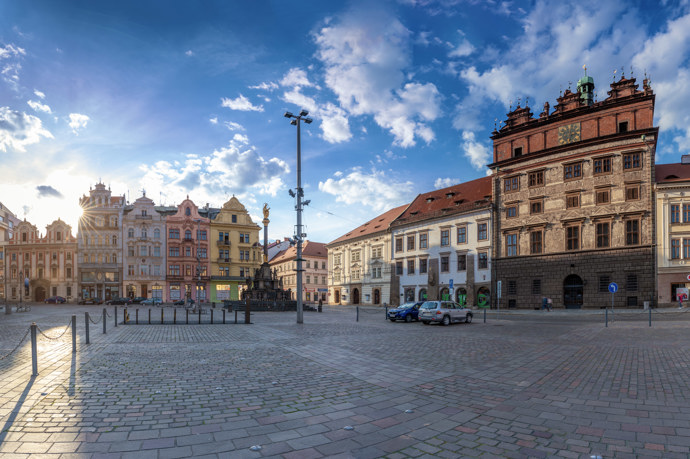 Budova z renesančního období, postavená podle italského stavitele Giovanniho de Statia, byla v českých zemích první radnicí postavenou v tomto stylu.

 
