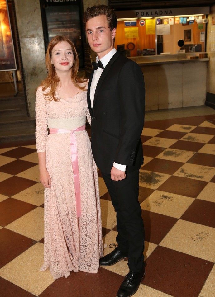 Oskar Hes na premiéře filmu Prezidentka po boku herečky Denisy Biskupové.
Oskar Hes na premiéře filmu Prezidentka po boku herečky Denisy Biskupové.