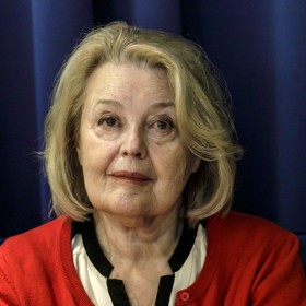 Magda Vašáryová se narodila  v roce 1948 v Banské Štiavnici.
