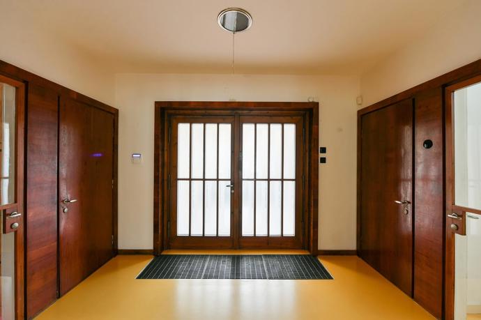 Díky péči a práci majitelů si tato architektonická památka zachovala svůj původní ráz a zároveň poskytuje komfortní a moderní bydlení.
Díky péči a práci majitelů si tato architektonická památka zachovala svůj původní ráz a zároveň poskytuje komfortní a moderní bydlení.