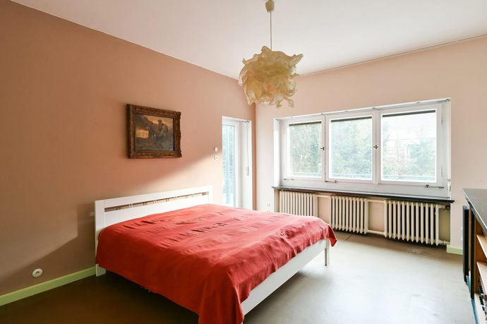 Díky péči a práci majitelů si tato architektonická památka zachovala svůj původní ráz a zároveň poskytuje komfortní a moderní bydlení.
Díky péči a práci majitelů si tato architektonická památka zachovala svůj původní ráz a zároveň poskytuje komfortní a moderní bydlení.