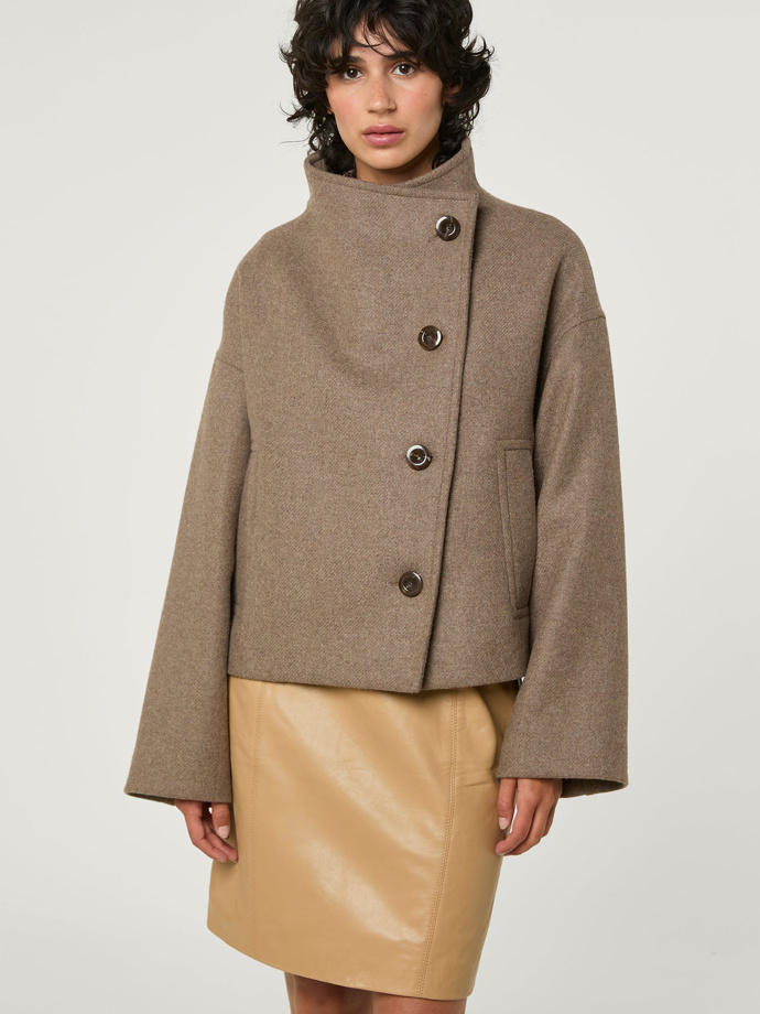 Rouje, 295 eur
Rouje, 295 eur