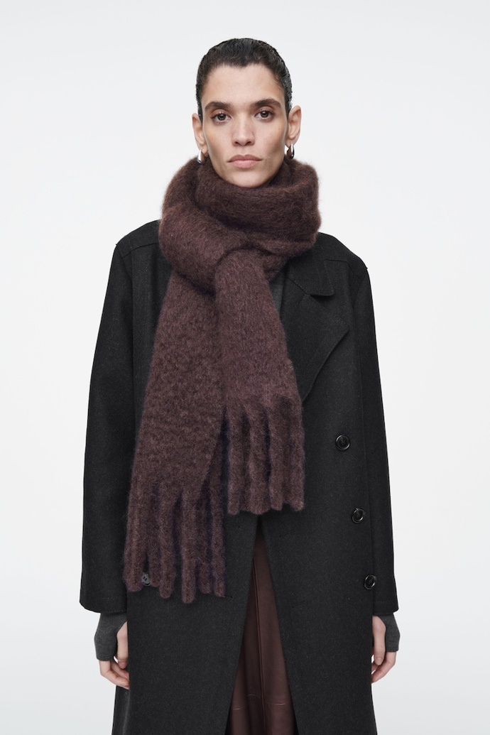 Šála, Cos, 89 eur
Šála, Cos, 89 eur