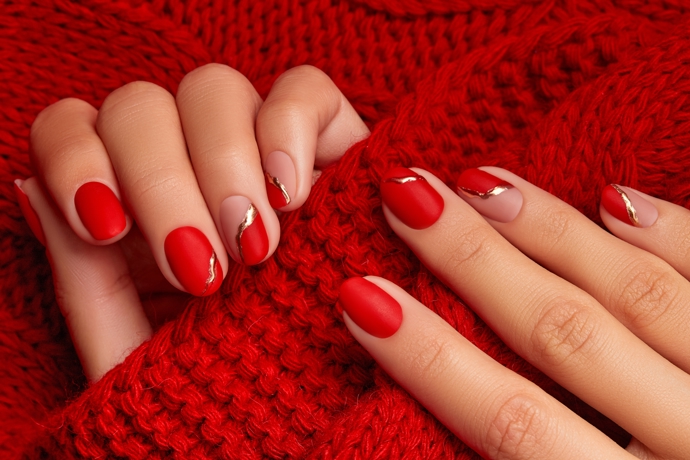 Vánoční manikúra nemusí být kýčovitá, může být i minimalistická a elegantní
Vánoční manikúra nemusí být kýčovitá, může být i minimalistická a elegantní