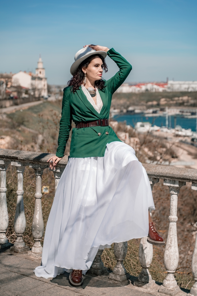 Čepice a klobouky jsou hitem letošního podzimu, který pozvedne každý outfit. 
