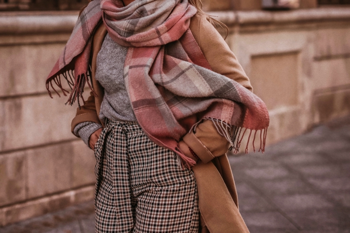 Zimní outfity lákají k tomu, abychom si hráli se vzory, barvami i různými materiály.
Zimní outfity lákají k tomu, abychom si hráli se vzory, barvami i různými materiály.