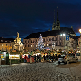 3. Brno

Vánoční trhy v Brně se konají na pěti oficiálních místech, a to na náměstí Svobody, na Zelném trhu, na Dominikánském náměstí, na Moravském náměstí a na nádvoří Staré radnice. Termín konání je od 22. 11. do 23. 12. 2024, každý den od 10,00 do 20,00 hod. Kompletní program jednotlivých trhů najdete na webu www.brnenskevanoce.cz.
